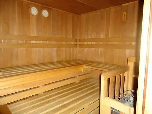 Gaestehaus Wildschuetz - By Tirolerhof ゲストハウス トゥクス